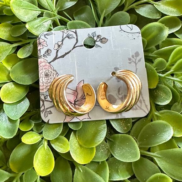 BOGO FREE GOLDEN SWIRL VTG EARRINGS - Picture 1 of 4